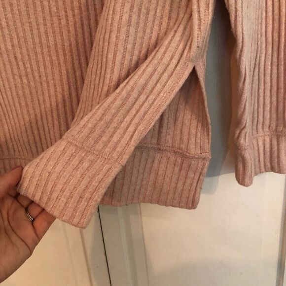 Gap ribbed cowl neck pink sweater size medium - Picture 2 of 6